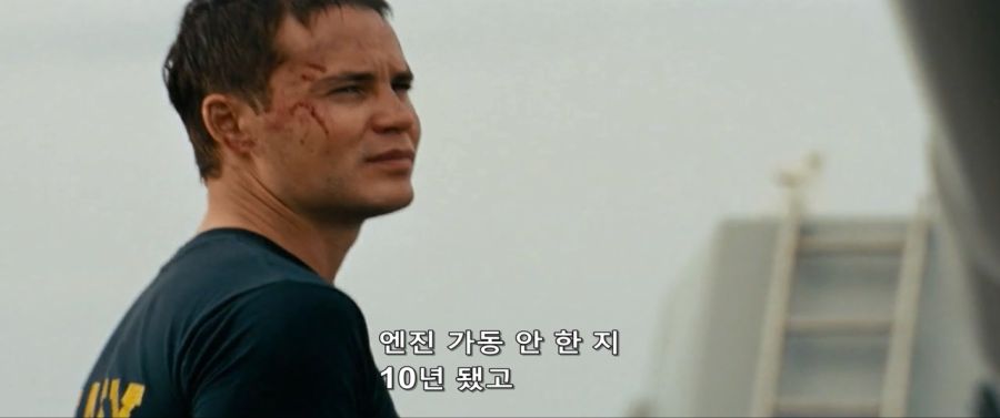 영화속 구형 전투함으로 외계인을 박살내는 작품_6.jpg