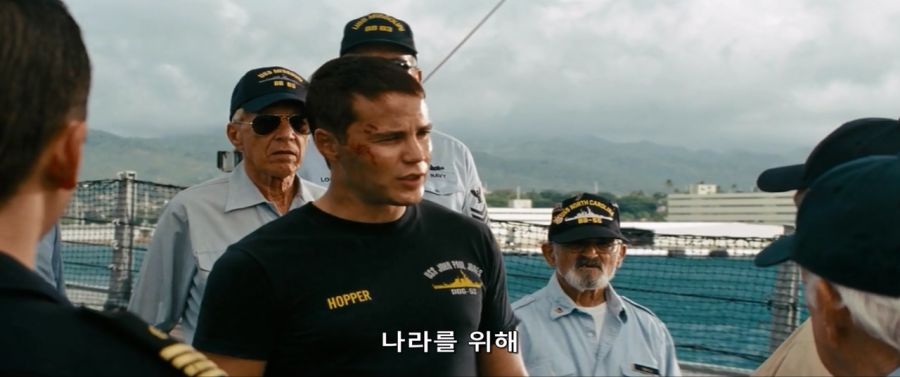 영화속 구형 전투함으로 외계인을 박살내는 작품_13.jpg