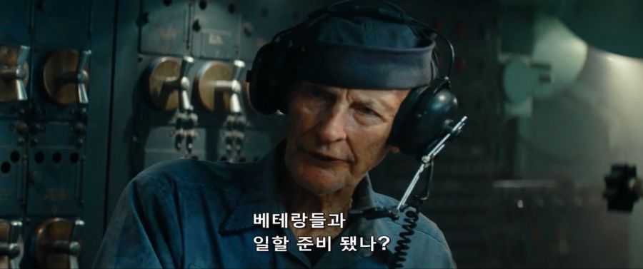 영화속 구형 전투함으로 외계인을 박살내는 작품_25.jpg