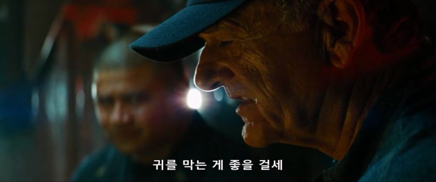 영화속 구형 전투함으로 외계인을 박살내는 작품_27.jpg