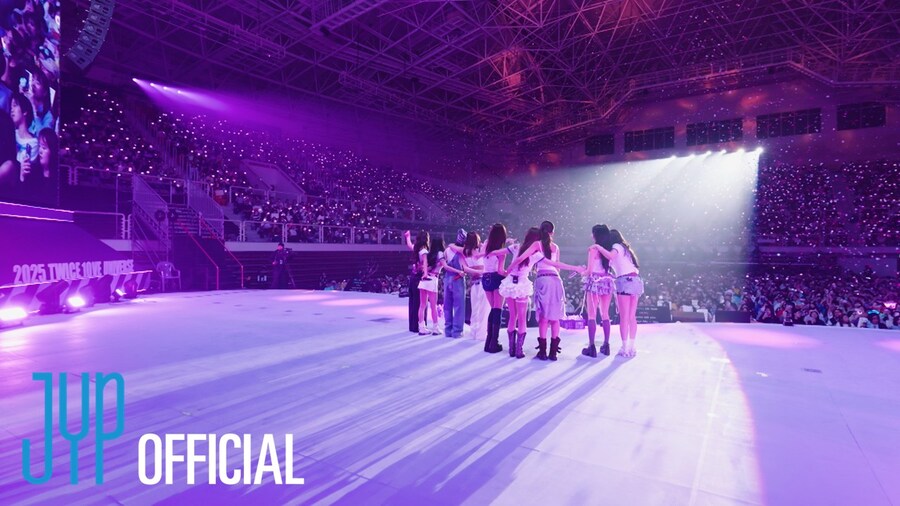 [트와이스] TWICE “ME+YOU” 팬미팅 '10VE UNIVERSE' 라이브_1.jpg