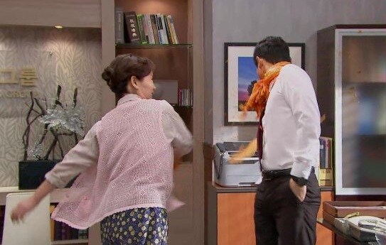 롯데리아 에그김치불고기버거_4.jpg