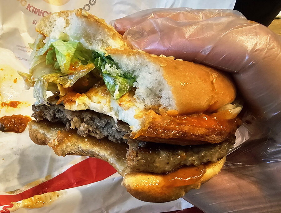 롯데리아 에그김치불고기버거_6.jpg