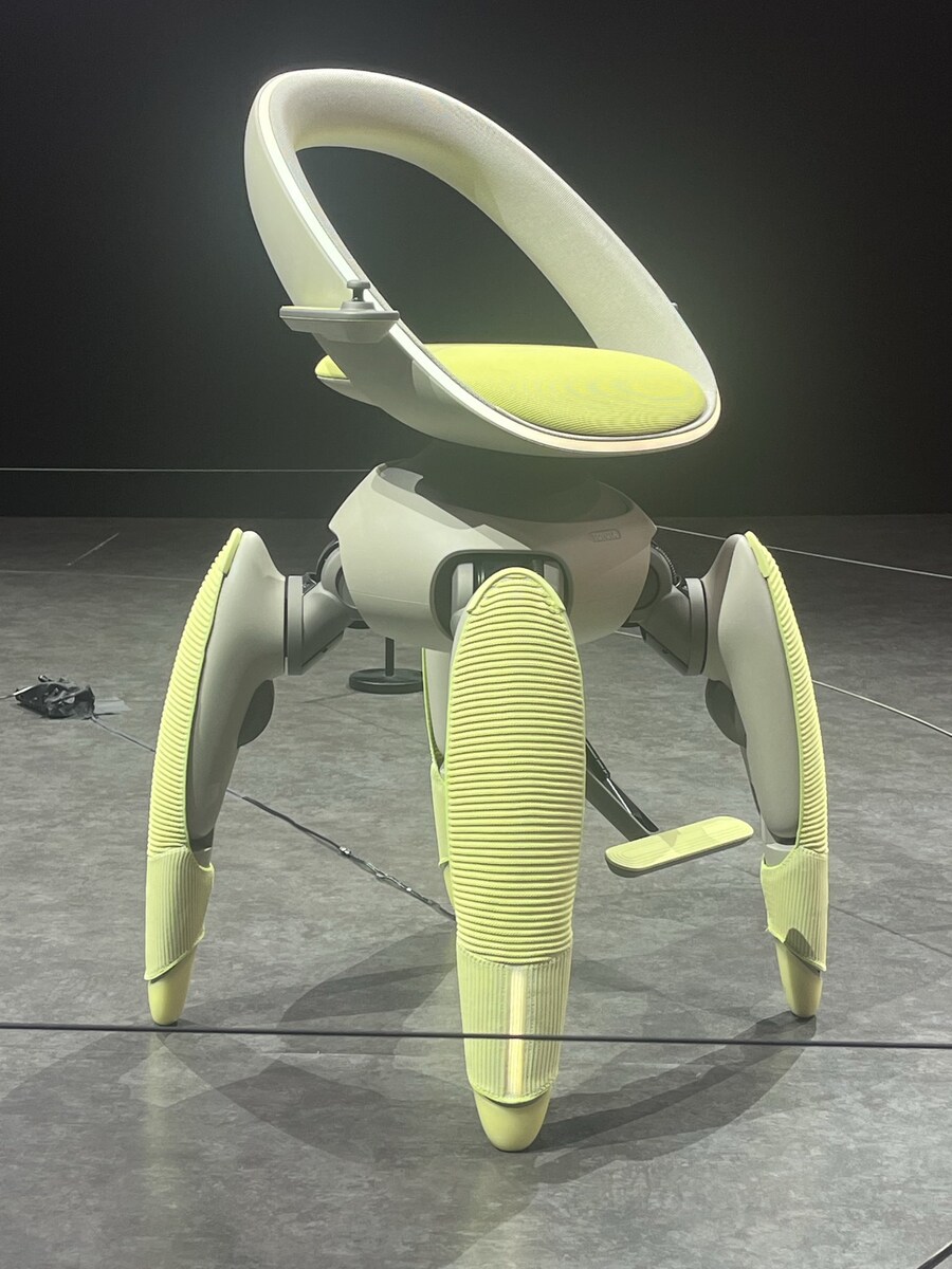 재팬모빌리티쇼) 4족보행 의자 뭔데 ㅋㅋㅋ_1.jpg