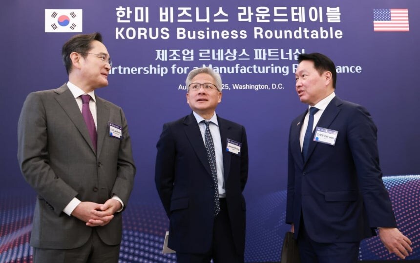 잰슨황 얘 공식석상에서는 가죽재킷 안입네_1.jpg