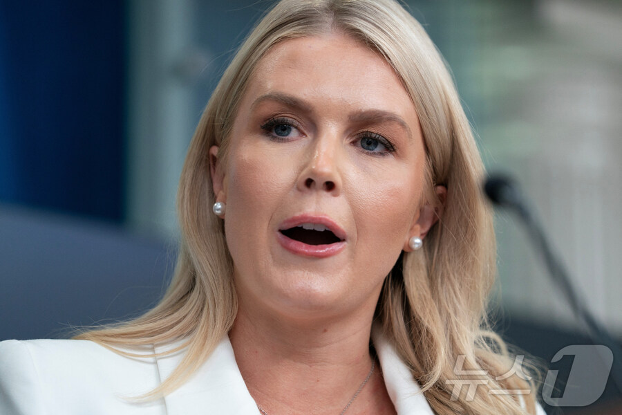 백악관 대변인 볼 때 마다 백인들은 빨리 늙는게_1.jpg