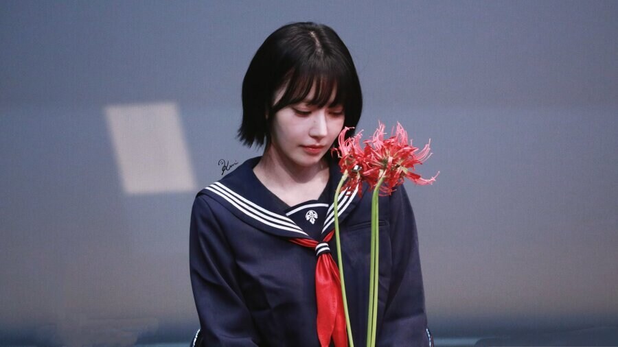 어제 팬미팅 르세라핌 사쿠라 복장_2.jpg