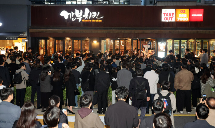 [속보] 엔비디아 젠슨 황, 이재용·정의선 '치맥 회동' 시작_3.jpg