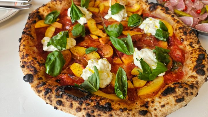 제주 2일차 점심 천도복숭아가 올라간 제대로 된 화덕피자!_5.jpg