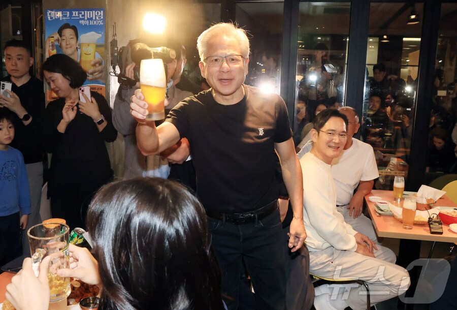 밤에 울면서 나와달라는 카리나 vs_1.png