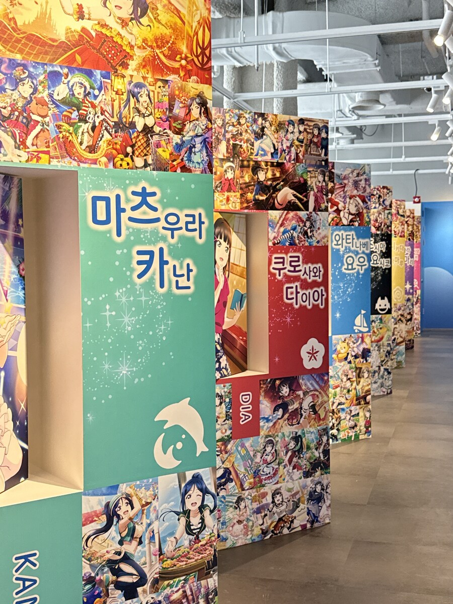 [한국]러브라이브! 선샤인!! Aqours 9주년 기념 전시회 한국 한정 3차특전_28.jpg