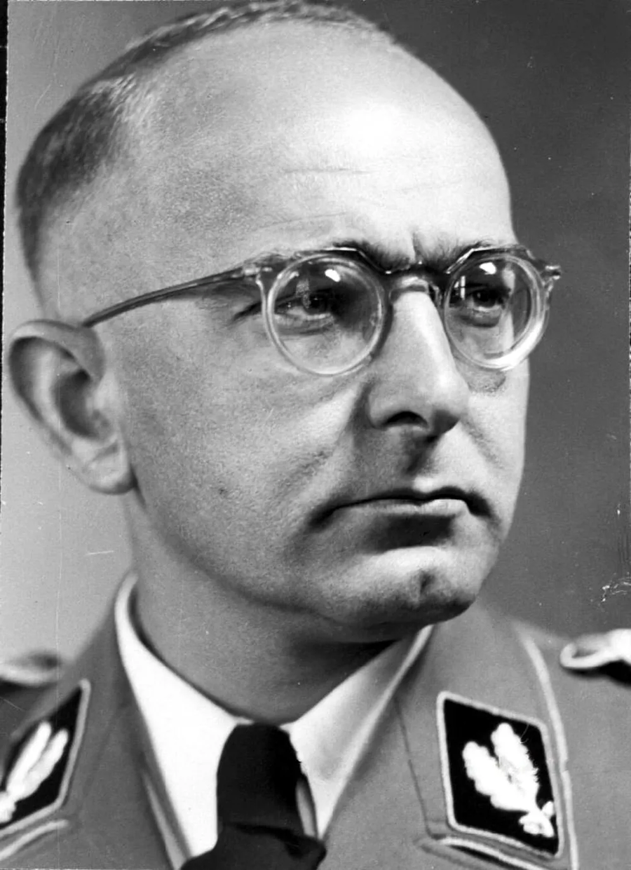 아인자츠그루펜 지휘관들 하나같이 존나 못생겼네_18.webp