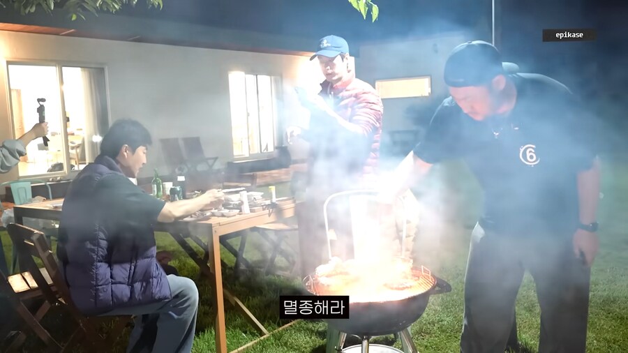 모기에 대해 열띤 토론을 하는 에픽하이_26.png