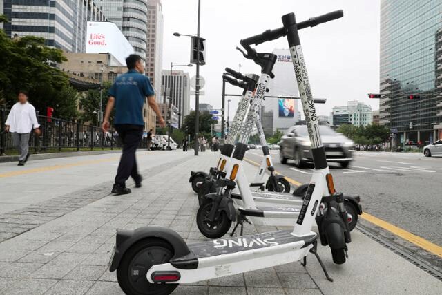 '무면허' 고교생 전동킥보드 단속 중 '과잉 대응' 피소… 경찰관 검찰 송치_1.png