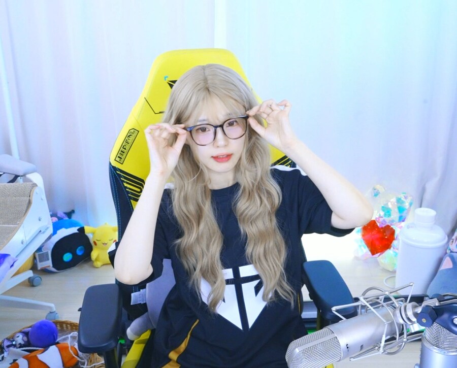 새봄TV] 공포게임 트레일러 같이보기+덕르코프 2일차_3.png