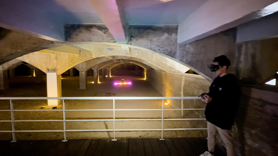 어두운 폐건물 탐사를 위한 드론의 필수 아이템은 뭘까?_4.jpg