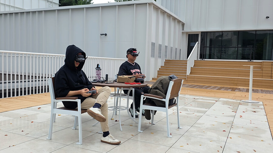 어두운 폐건물 탐사를 위한 드론의 필수 아이템은 뭘까?_6.jpg