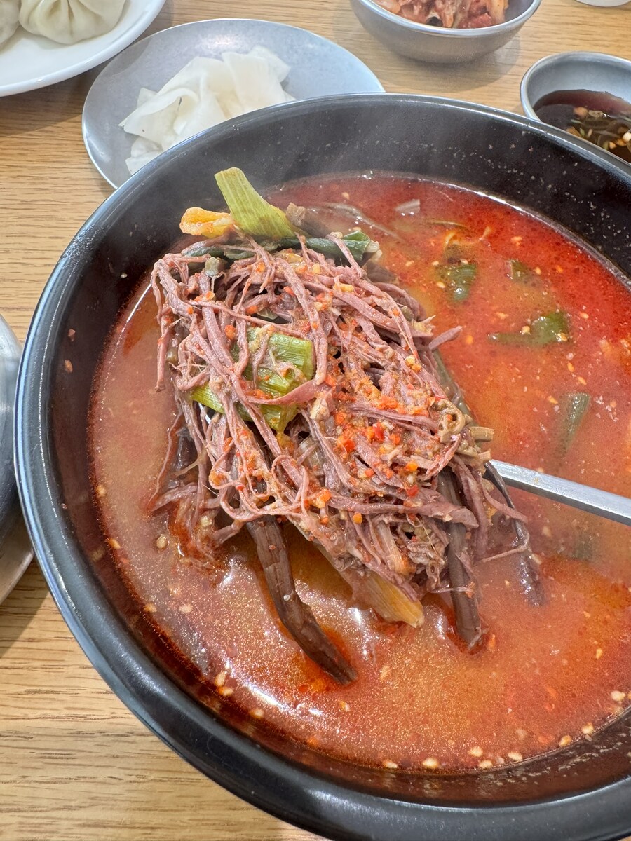 국밥을 찾아 해매는 늙은 하이에나의 추천 음식 "한우곰탕"_6.jpg