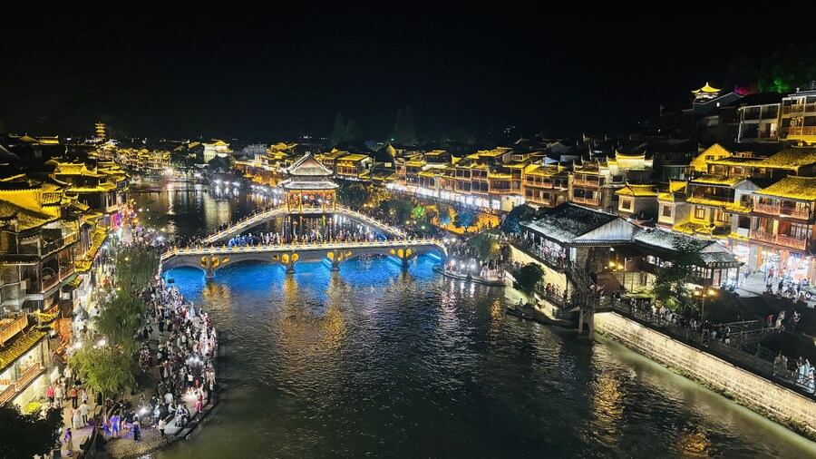 [요모] 장가계 봉황고성 프라이빗 가족여행 4박 5일 94만원 - 부산출발_2.jpg