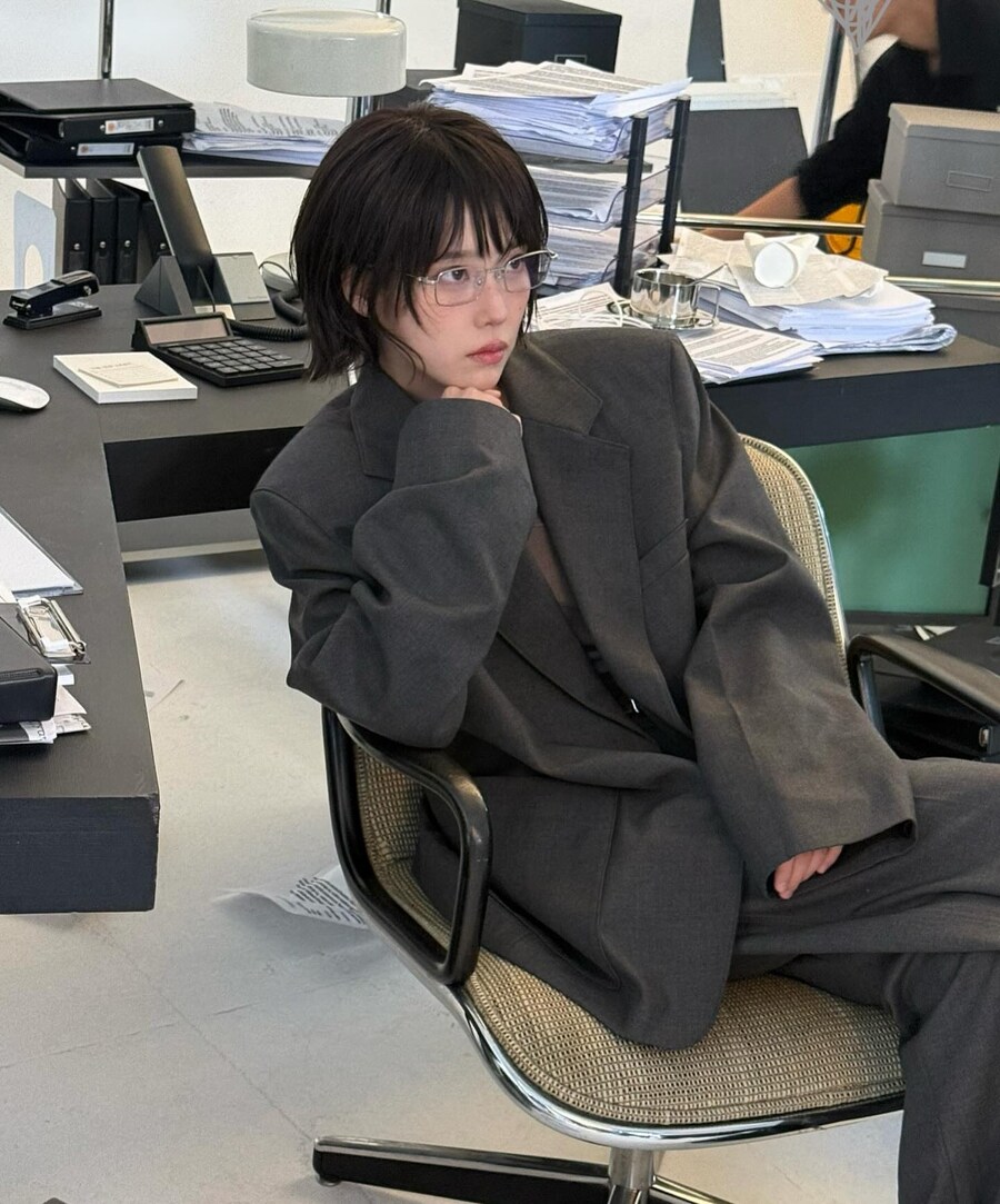 2025.11.06 아이유 인스타그램_3.jpg