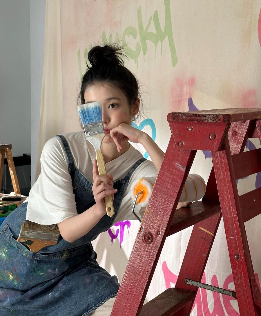 2025.11.06 아이유 인스타그램_8.jpg