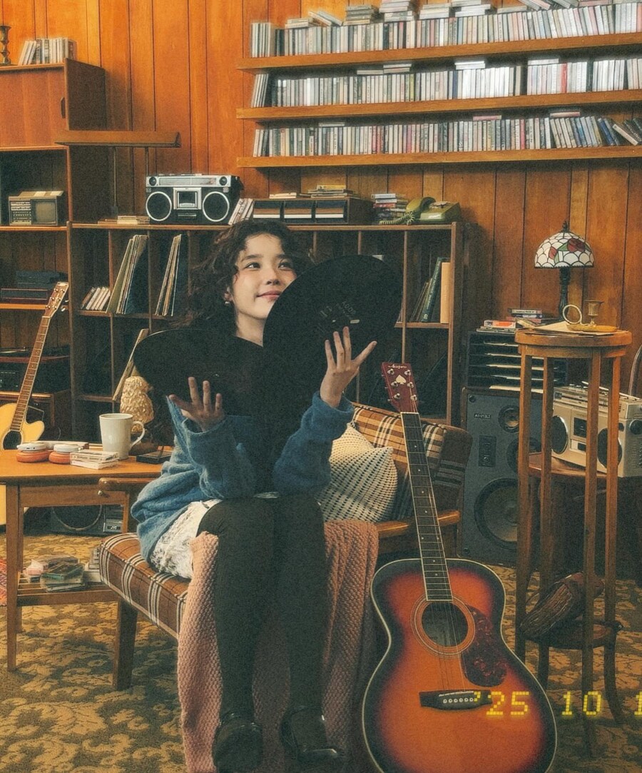 2025.11.06 아이유 인스타그램_9.jpg