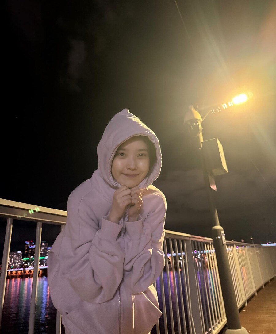 2025.11.06 아이유 인스타그램_19.jpg