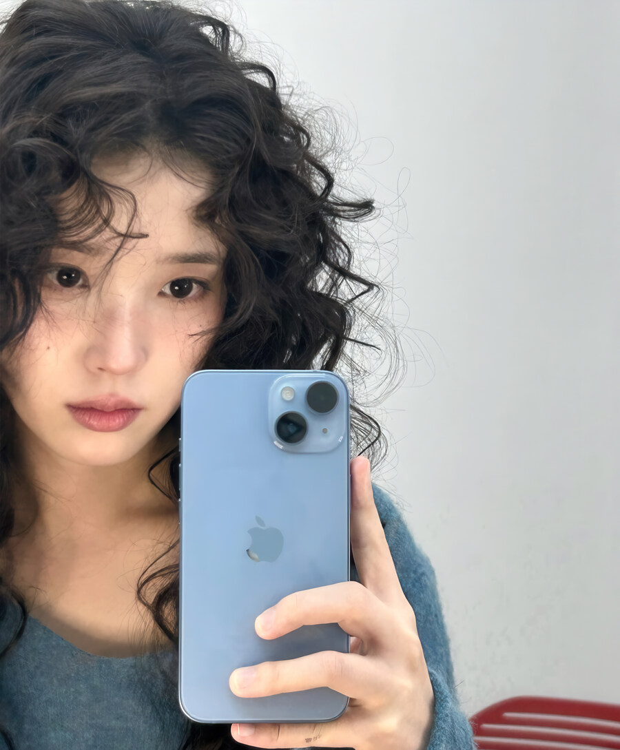 2025.11.06 아이유 인스타그램 사진 보정_4.jpg