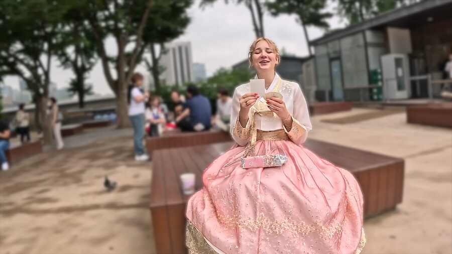 유튜브) 외국인들 사진찍어서 선물해주는 유튜버_28.png