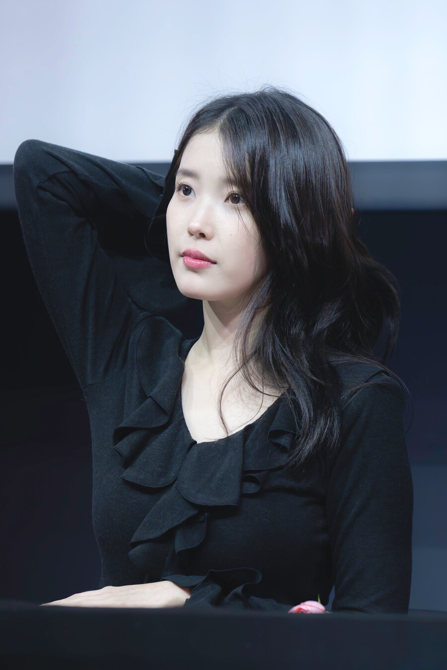 2025.11.07 아이유 푸라닭 팬싸인회(셀카봉)_4.jpg