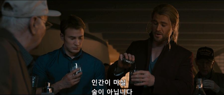 [MCU]독한 술을 마시고도 취하질 않는 캡틴 아메리카_8.jpg