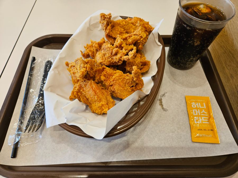 맘스터치) 닭다리 맛있다_1.jpg