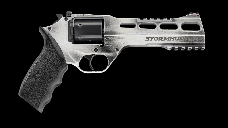 로드 투 레퀴엠 트레일러에 반지, 프랑켄슈타인, 그레이스의 매그넘 영감이된 총기_11.webp