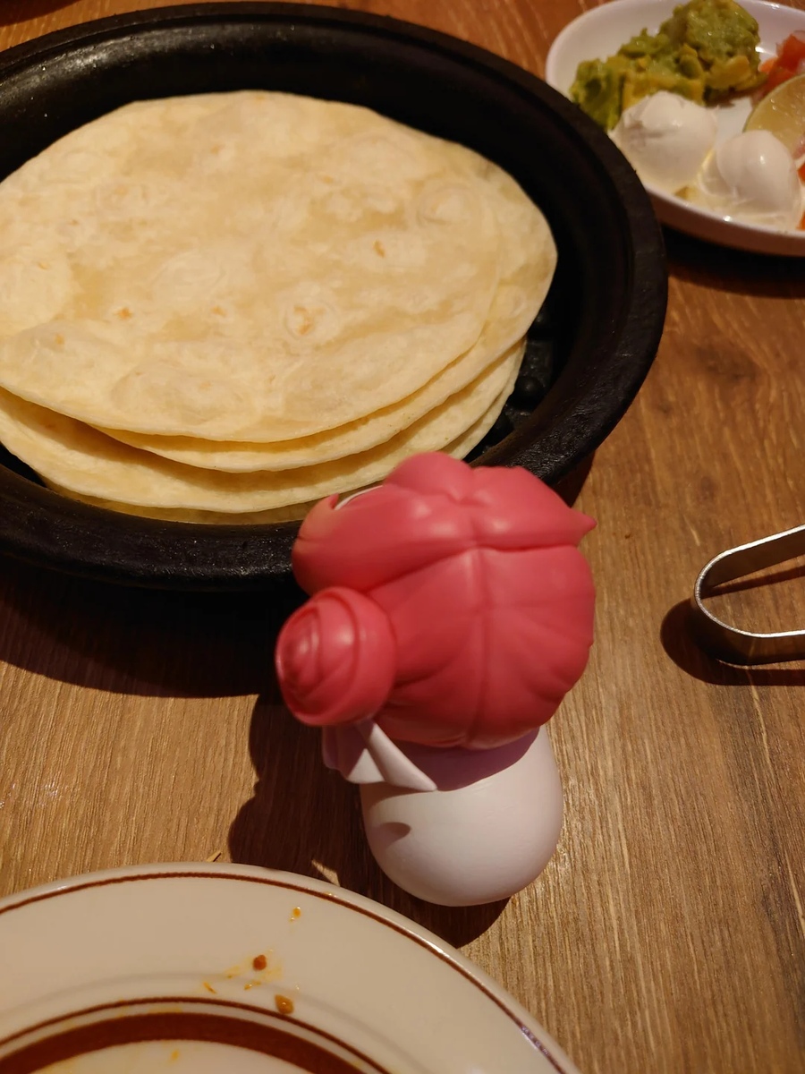 한 입만 달라고 하는 도로롱_2.webp