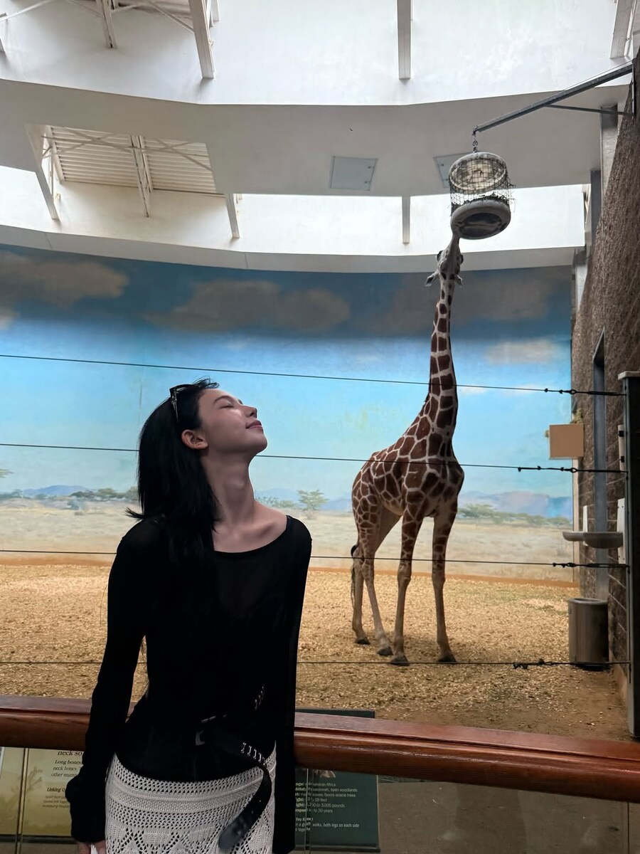 [카리나] ✨오늘의 컨셉은 엣지 앞머리✨ PRADA SS26 쇼 vlog_2.jpg