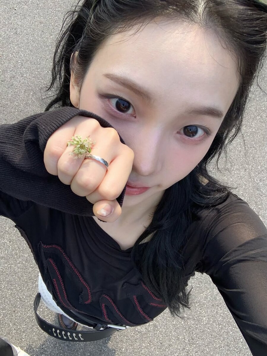 [카리나] ✨오늘의 컨셉은 엣지 앞머리✨ PRADA SS26 쇼 vlog_5.jpg