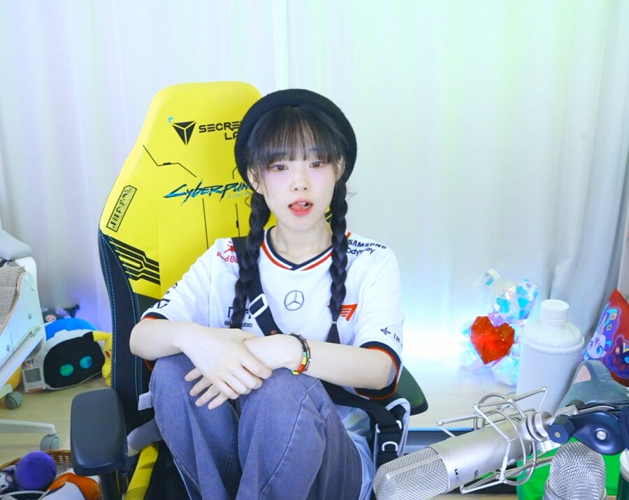 새봄TV] T1vsKT 결승전 같이보기+덕코프...8일차.._1.png