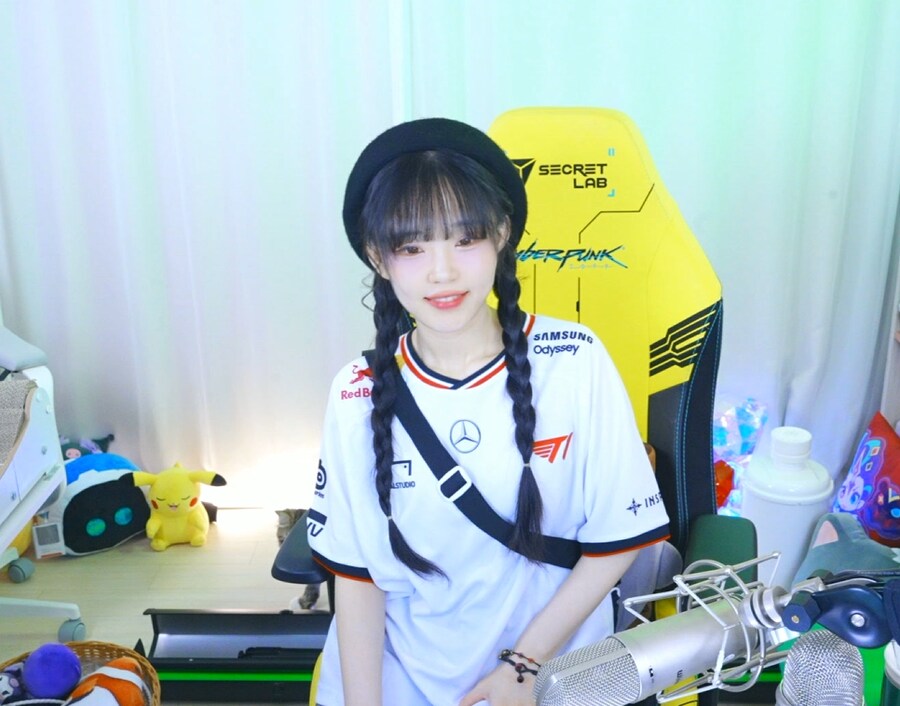 새봄TV] T1vsKT 결승전 같이보기+덕코프...8일차.._3.png