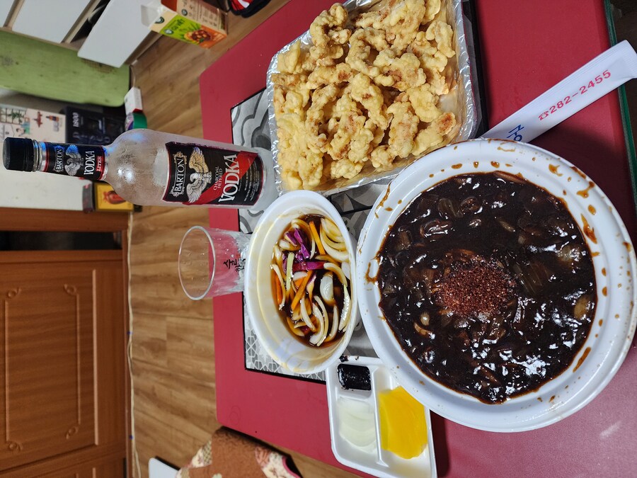 새벽 3시에 햄버거 먹는 사람이 어딨냐고!?_1.jpg