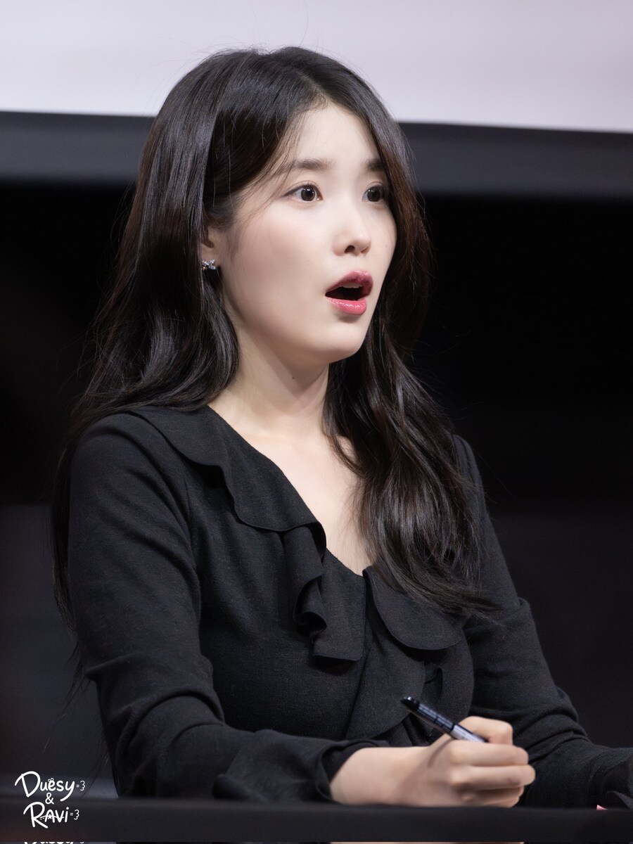 2025.11.07 아이유 푸라닭 팬싸인회(듀시)_4.jpg