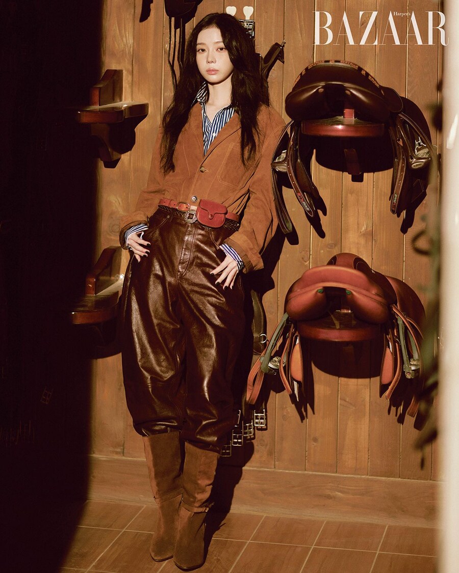 [에스파]🐴말이 좋아🥰 윈터 하퍼스바자 10월호 커버 비하인드_9.jpg