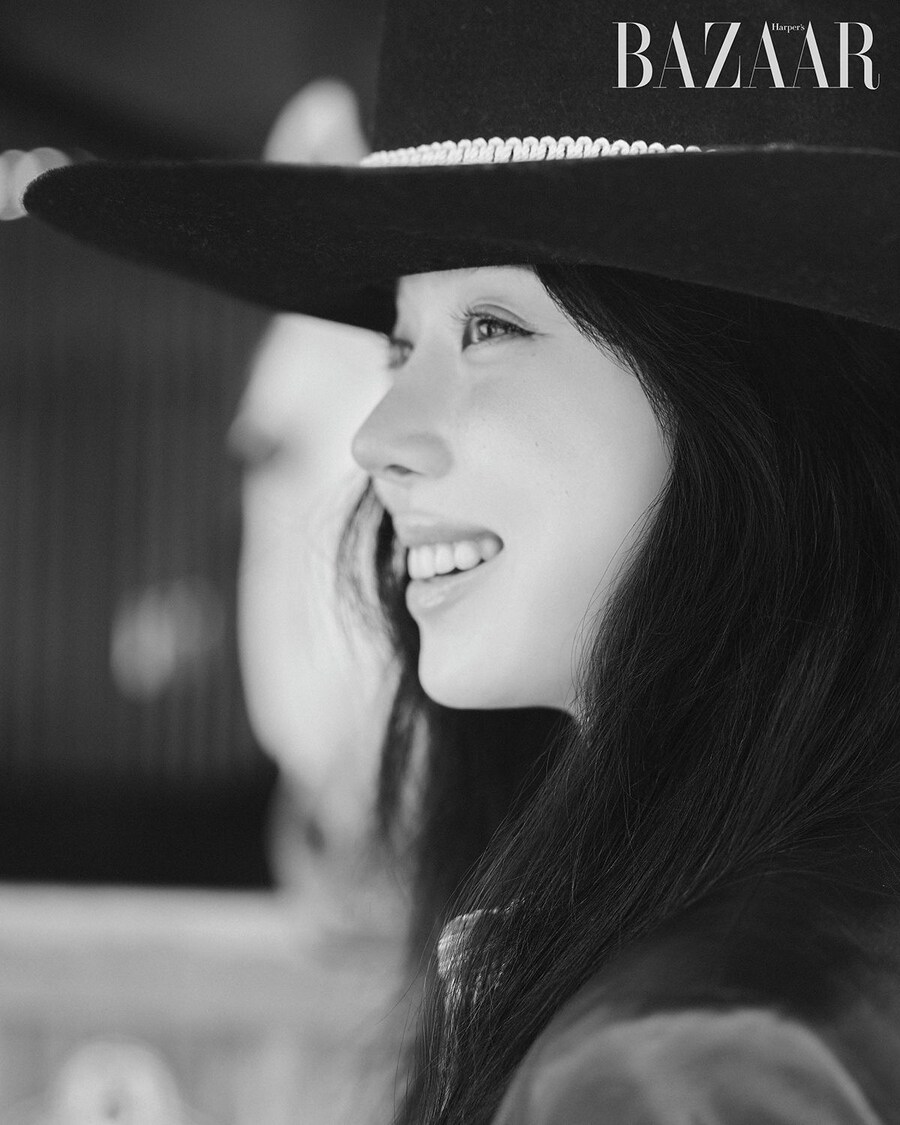 [에스파]🐴말이 좋아🥰 윈터 하퍼스바자 10월호 커버 비하인드_12.jpg