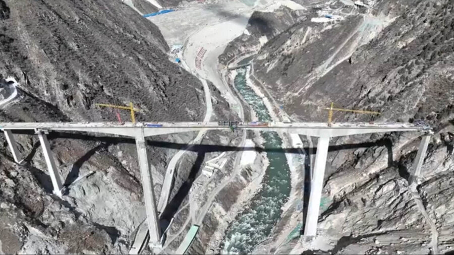 중국] 지난 1월 개통한 쓰촨성 758m 홍치대교 붕괴_1.jpg