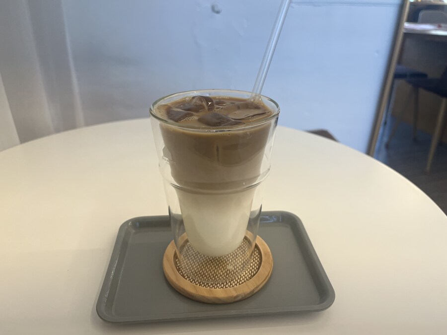 커피) 잔이 이쁘네._1.jpg