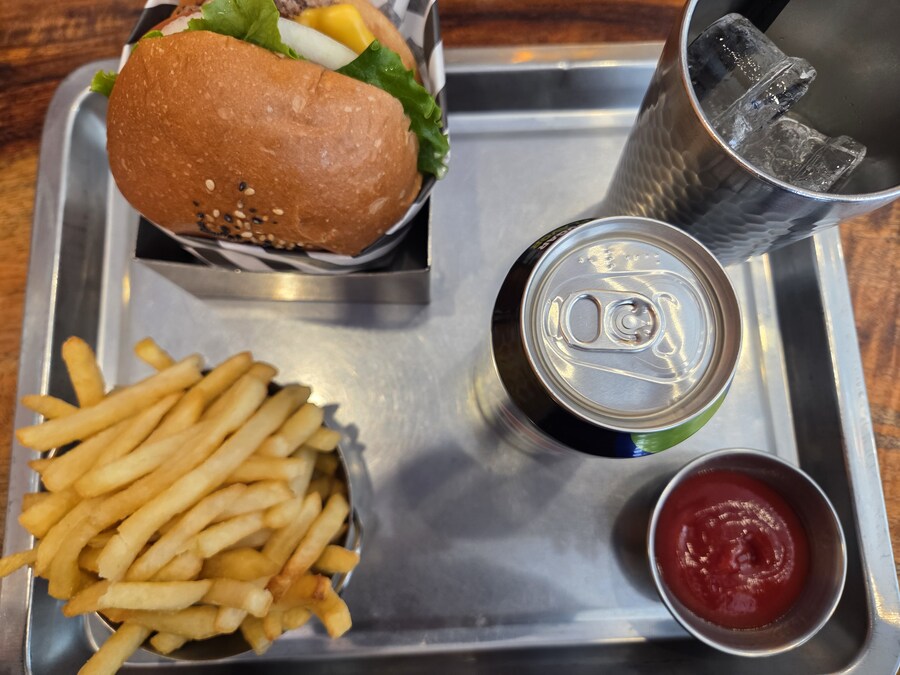 주말에 햄버거 또먹었습니다.._1.jpg