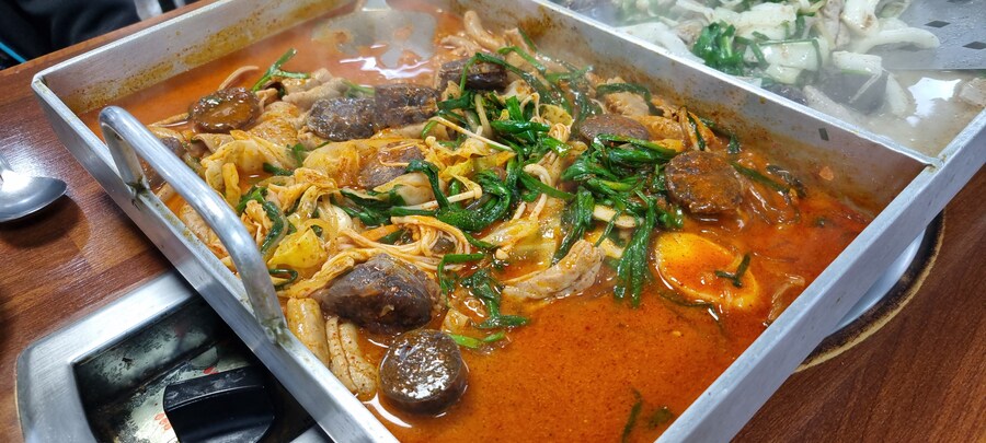 수원 지동 순대 타운 순대보끔 반반_5.jpg