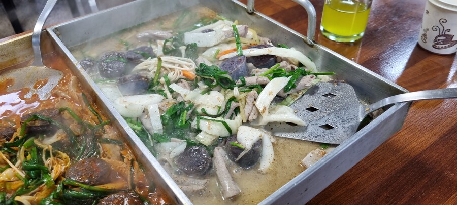 수원 지동 순대 타운 순대보끔 반반_6.jpg