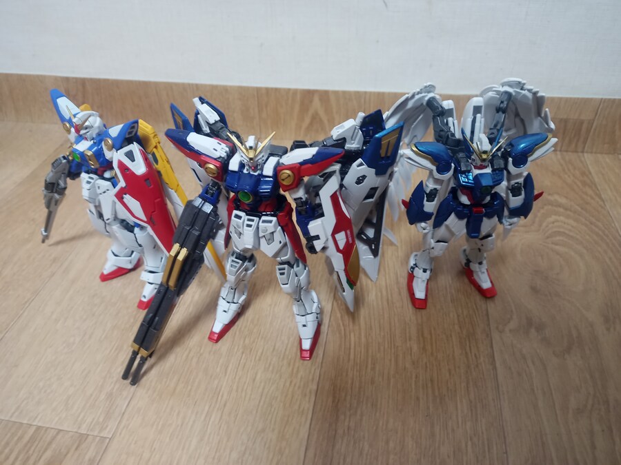 [HG]드뎌 다 모은 HG 윙전대 2기 기체_4.jpg