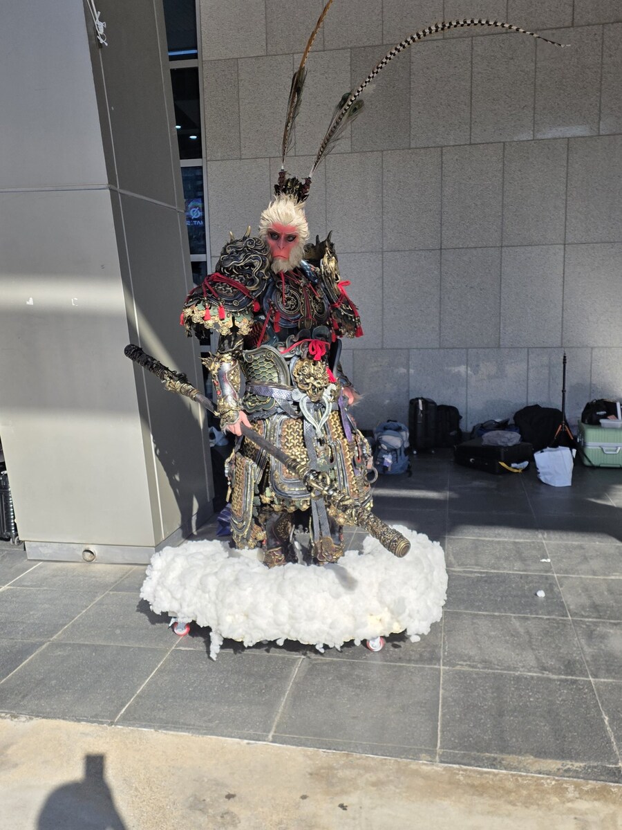 오늘 지스타에 나타난 오공 코스프레.jpg_1.jpg