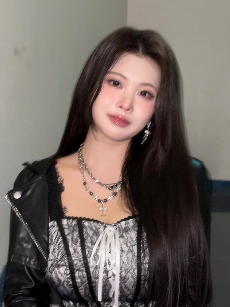 안녕하세요 퍼플키스 수안입니다. 오늘을 끝으로 퍼플키스의 활동이 종료되었습니다.그동안의 여정을 지켜봐 주신 여러분, 진심으로 감사드립니다.뭐가 뭔지도 제대로 모른 채 뛰어든.jpg